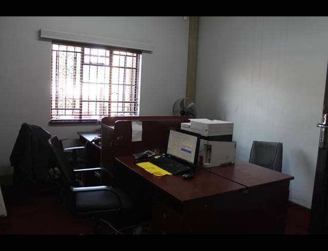 3 BEDROOM HOUSE FOR SALE IN BEZUIDENHOUT VALLEY